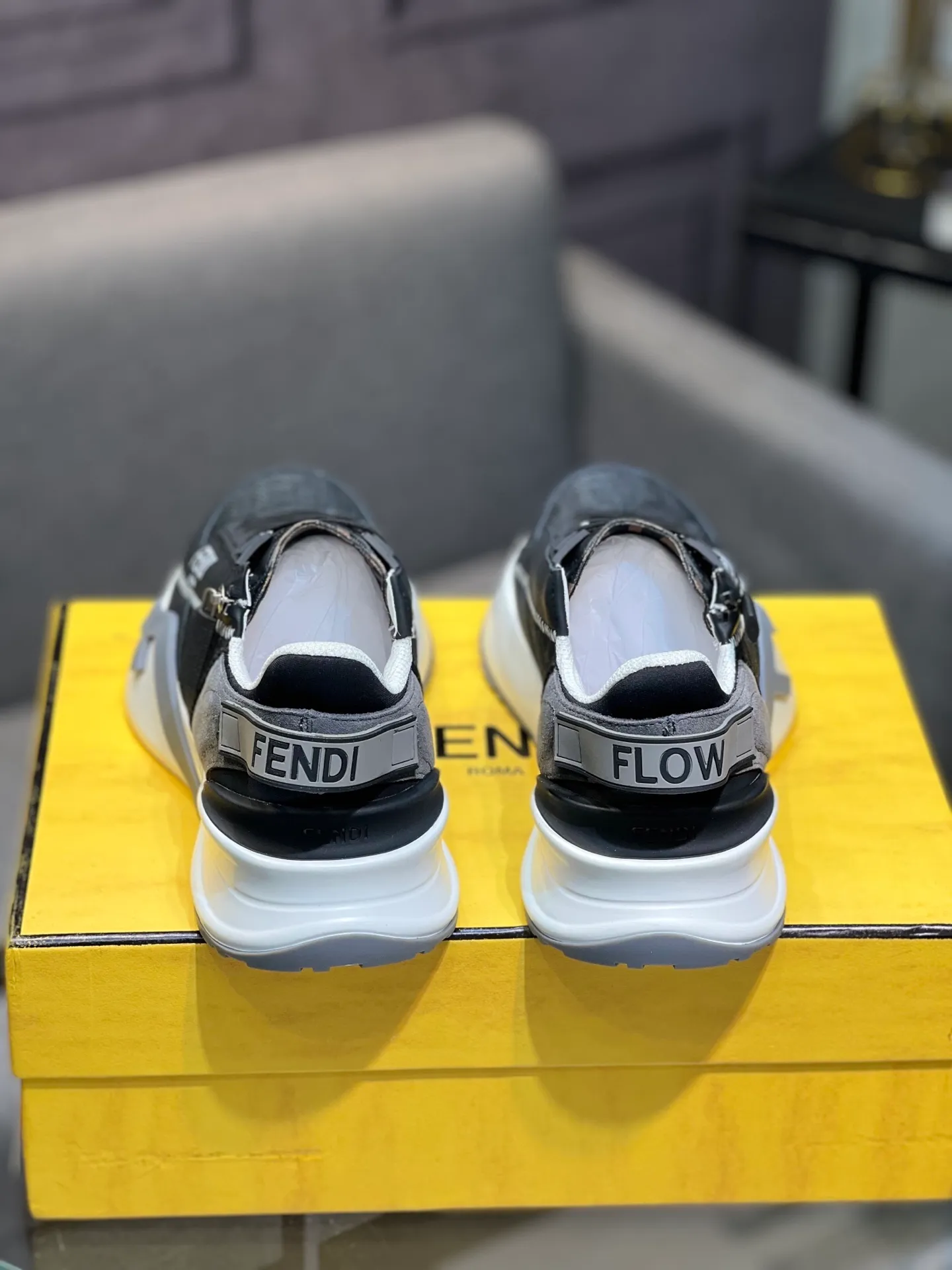 Men's shoes 💰540 FENDI men's fashionable casual shoes 👟Hot sale🔥 Official website 1:1 replica ⬆️Original quality - original leather - original breathable mesh lining original outsole 1:1 replica, code number 38-44 (45-46 customized)